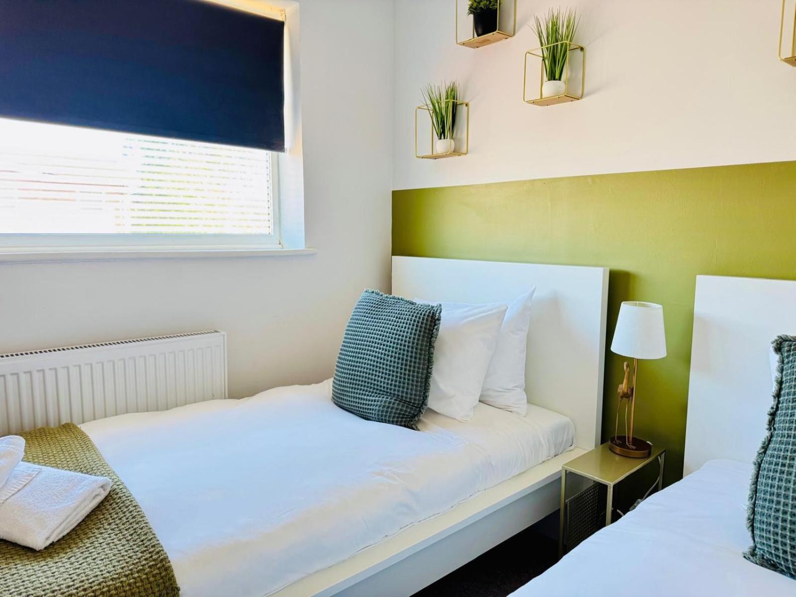 2 Bed House, Sleeps 6, Dog Friendly, Close To A14 M11, With Garden & Parking Long Stay Work Contractor Leisure, Jade CBG Eksteriør billede