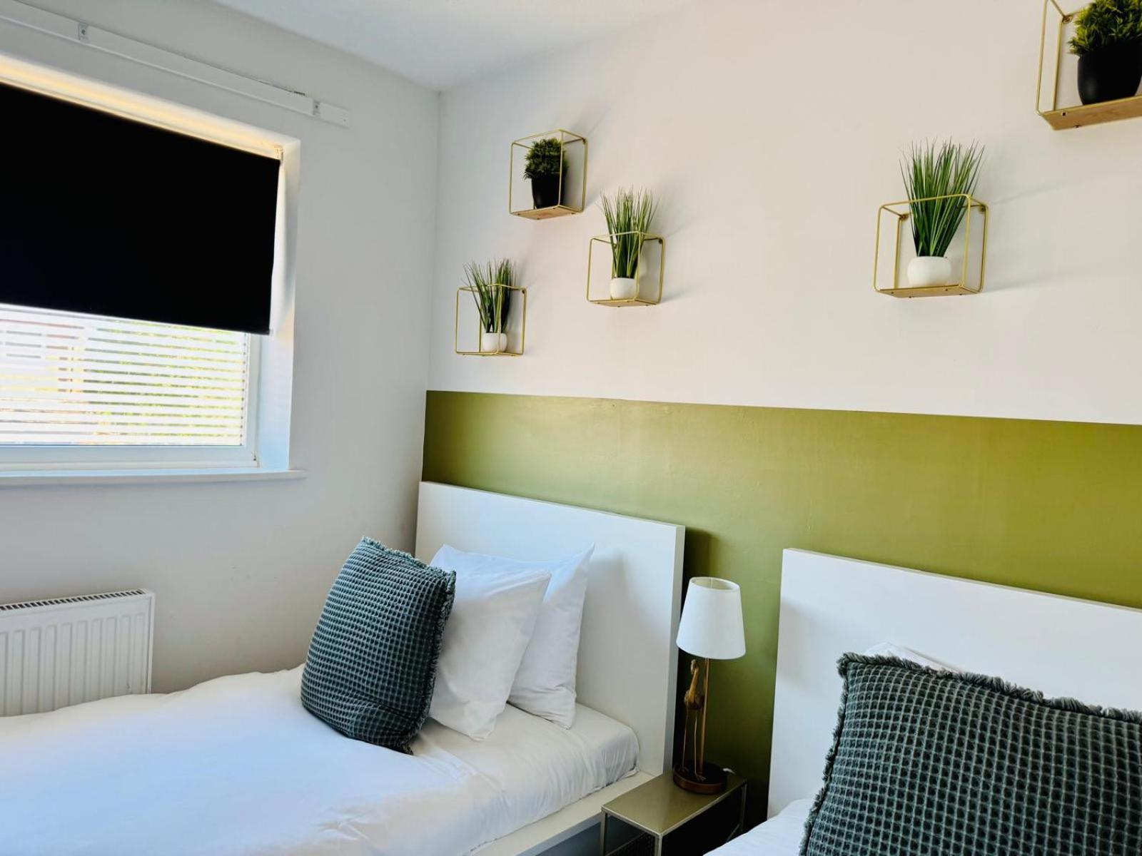 2 Bed House, Sleeps 6, Dog Friendly, Close To A14 M11, With Garden & Parking Long Stay Work Contractor Leisure, Jade CBG Eksteriør billede