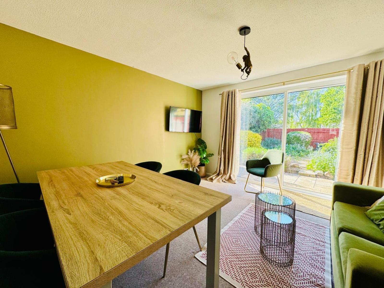 2 Bed House, Sleeps 6, Dog Friendly, Close To A14 M11, With Garden & Parking Long Stay Work Contractor Leisure, Jade CBG Eksteriør billede