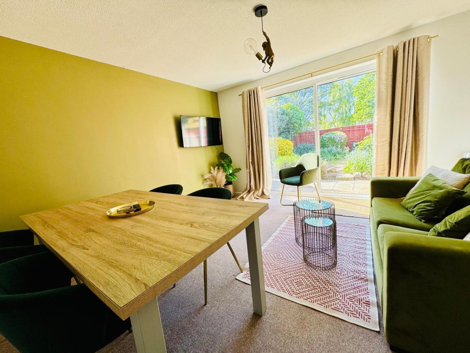 2 Bed House, Sleeps 6, Dog Friendly, Close To A14 M11, With Garden & Parking Long Stay Work Contractor Leisure, Jade CBG Eksteriør billede