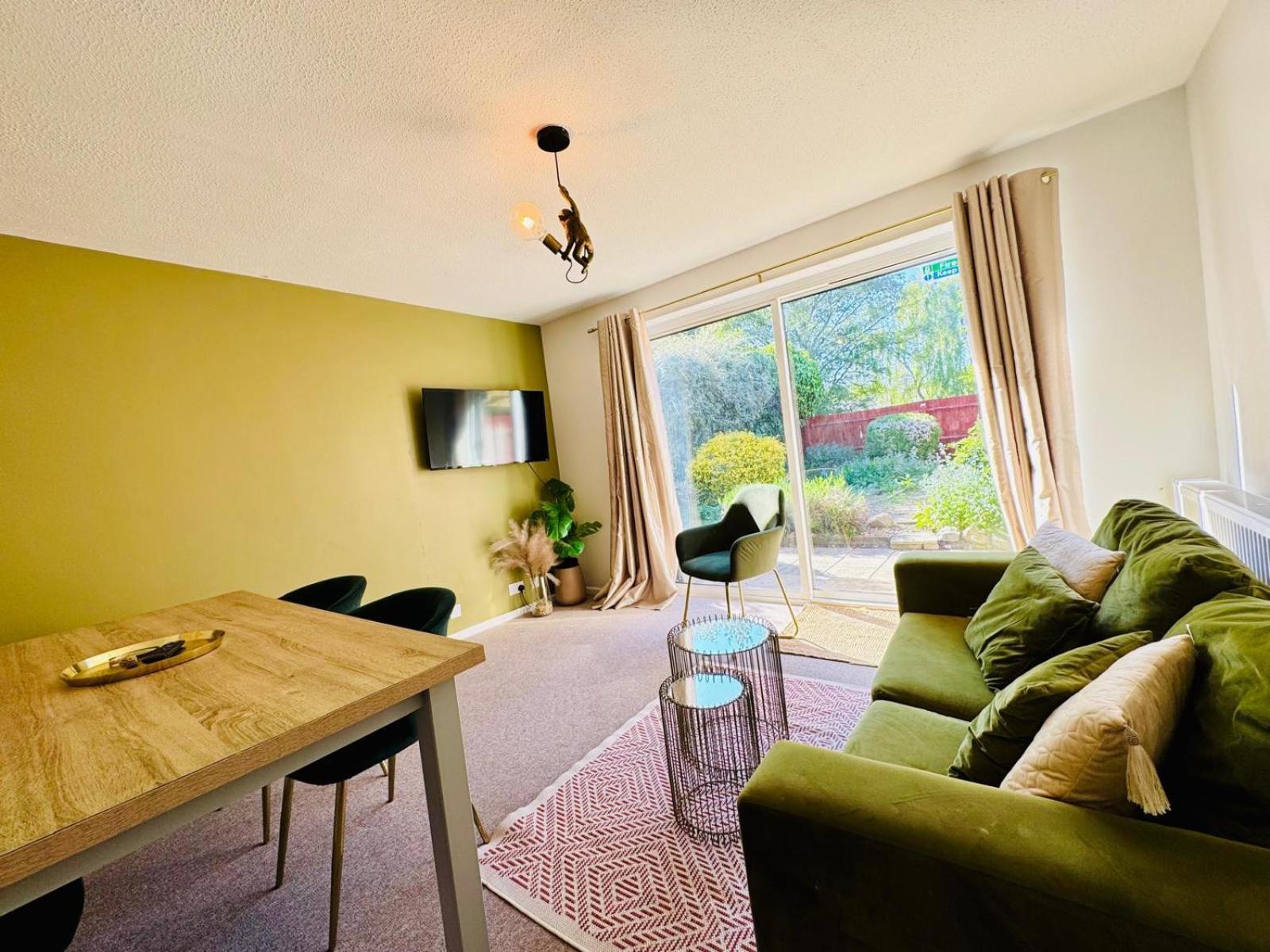 2 Bed House, Sleeps 6, Dog Friendly, Close To A14 M11, With Garden & Parking Long Stay Work Contractor Leisure, Jade CBG Eksteriør billede