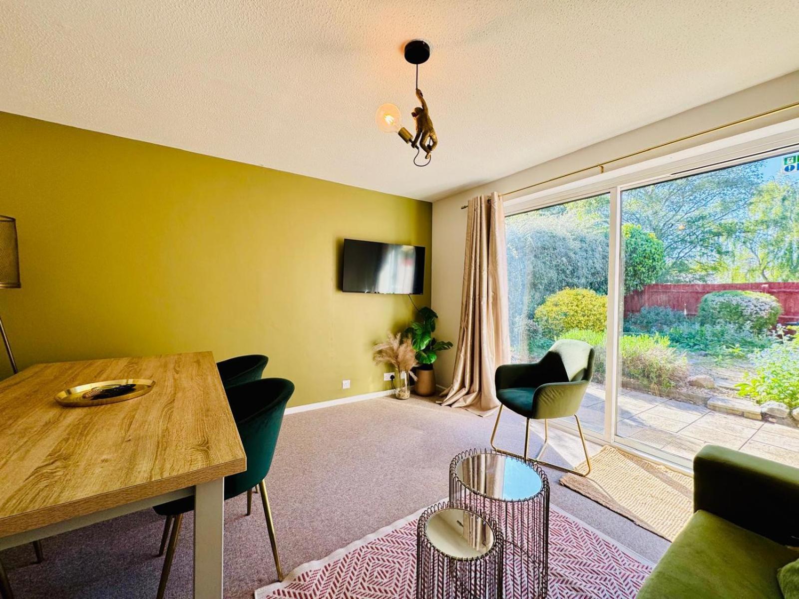 2 Bed House, Sleeps 6, Dog Friendly, Close To A14 M11, With Garden & Parking Long Stay Work Contractor Leisure, Jade CBG Eksteriør billede