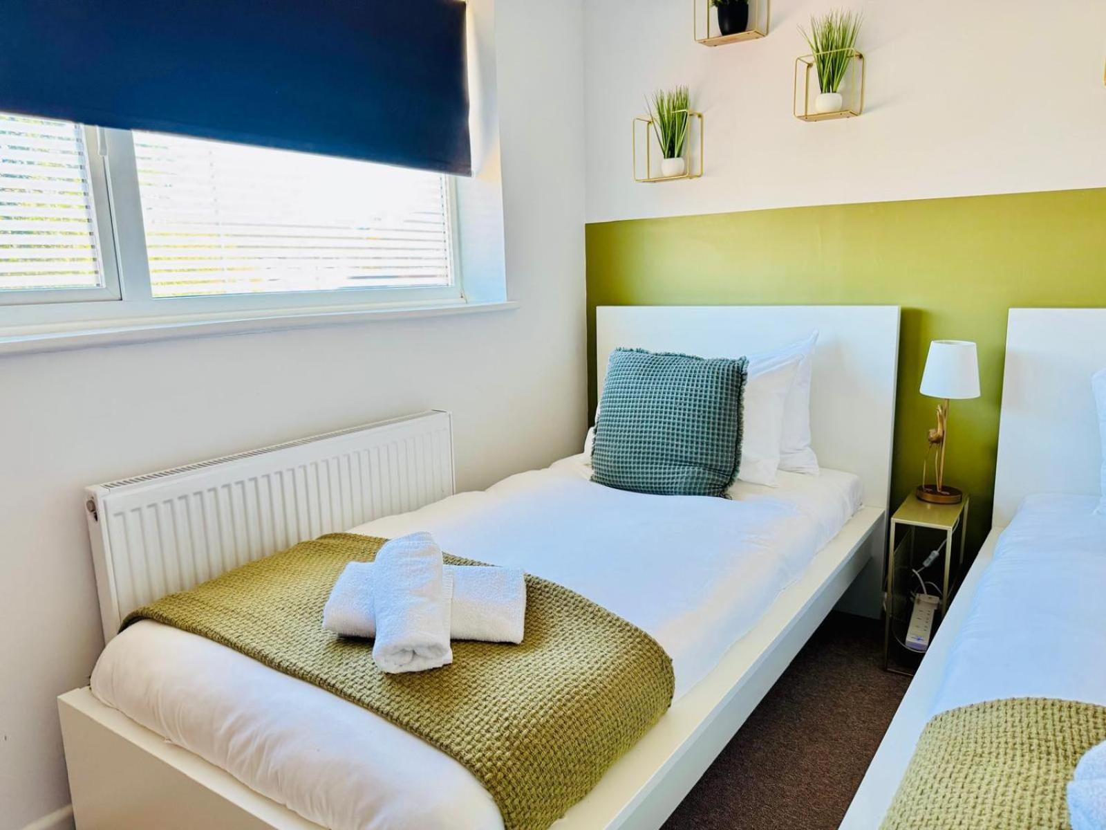 2 Bed House, Sleeps 6, Dog Friendly, Close To A14 M11, With Garden & Parking Long Stay Work Contractor Leisure, Jade CBG Eksteriør billede