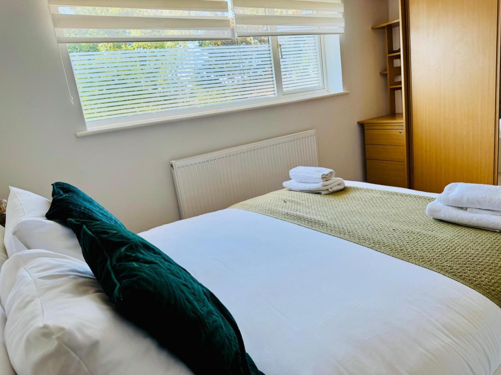 2 Bed House, Sleeps 6, Dog Friendly, Close To A14 M11, With Garden & Parking Long Stay Work Contractor Leisure, Jade CBG Eksteriør billede