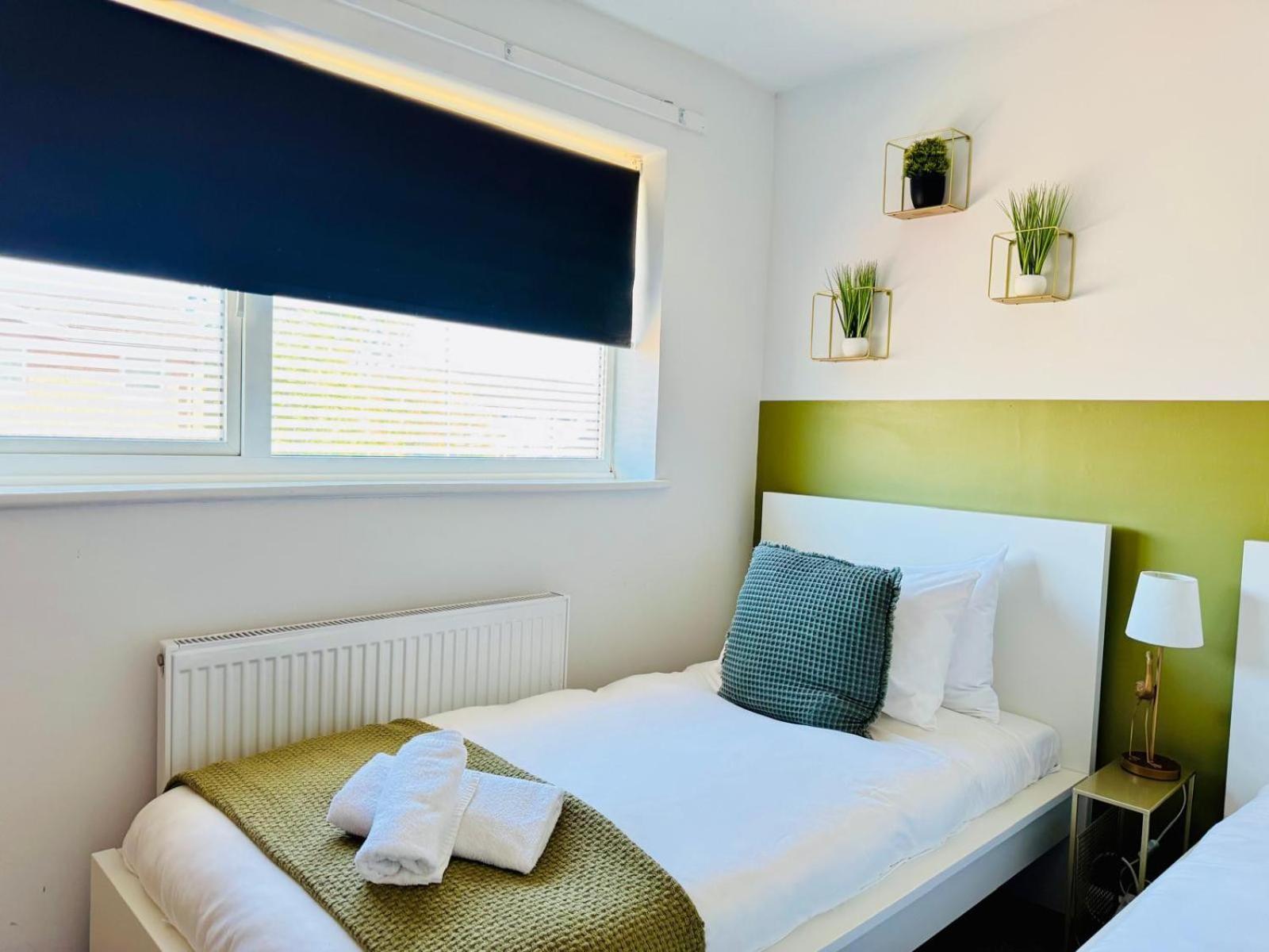 2 Bed House, Sleeps 6, Dog Friendly, Close To A14 M11, With Garden & Parking Long Stay Work Contractor Leisure, Jade CBG Eksteriør billede